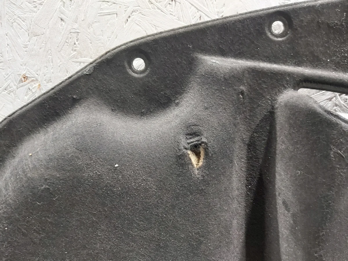 MERCEDES AMG GT A190 Isolation Capot image 3
