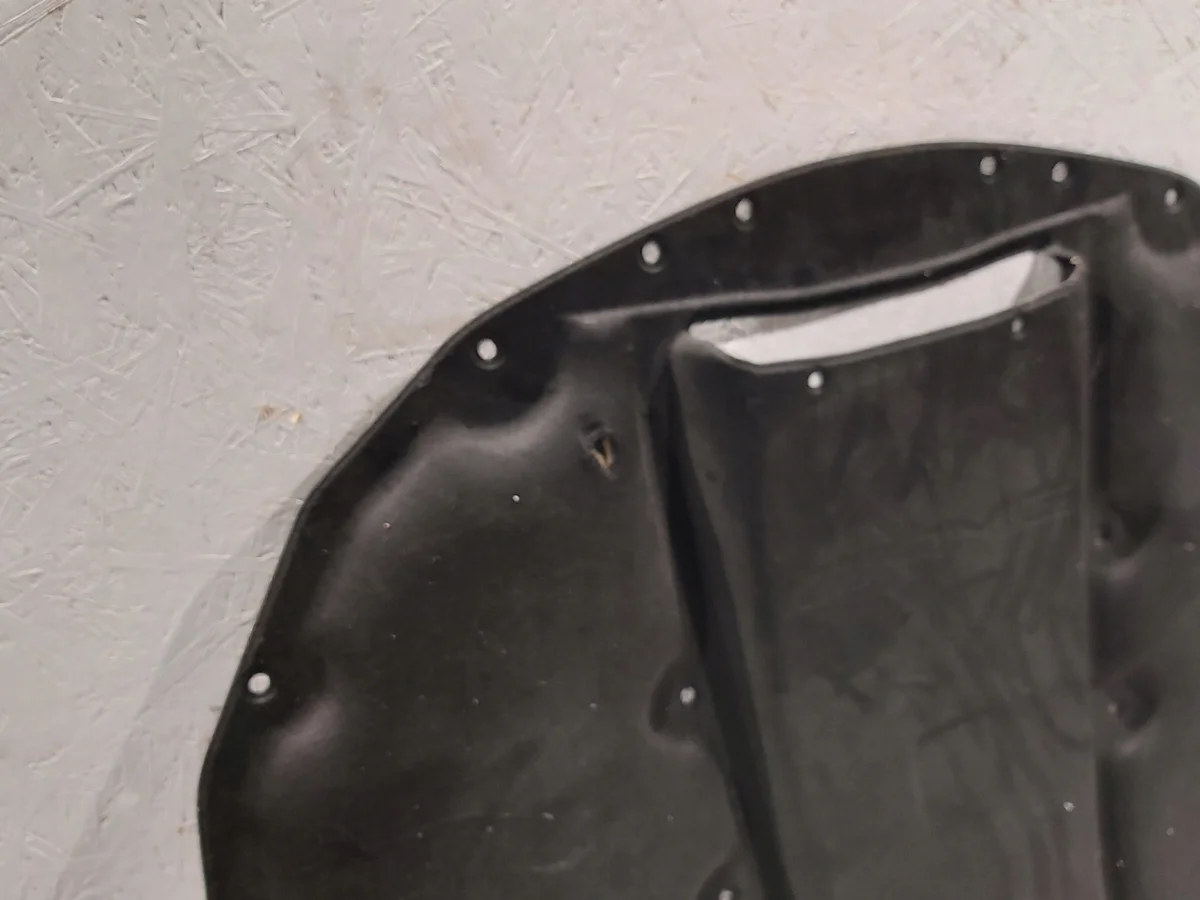 MERCEDES AMG GT A190 Isolation Capot image 4
