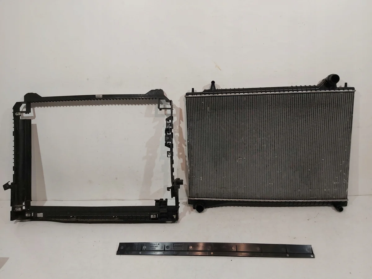 Radiador Jaguar F Pace HK83-805-AB Usado
