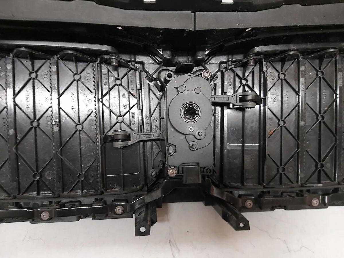 Kühlergrill Jalousie BMW 5 G30 G31 LCI gebraucht image 9