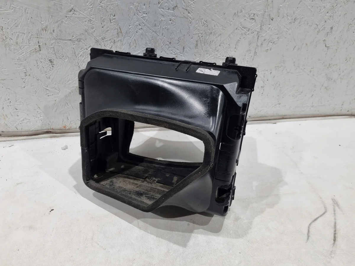 MERCEDES W167 AMG Jäähdyttimen kotelo A1675006200