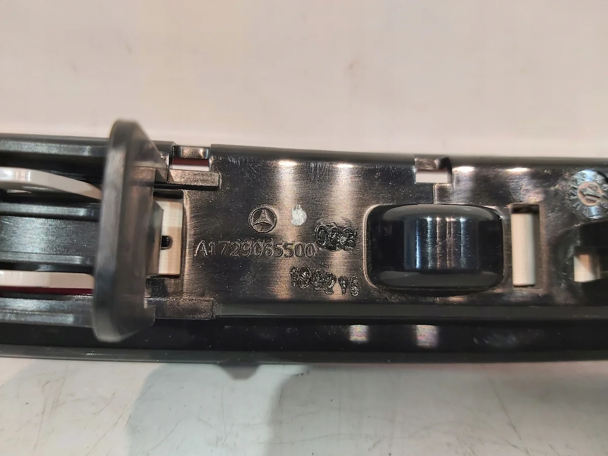 3. Bremsleuchte Mercedes-Benz OE A1729065500 image 3