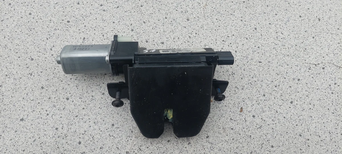 Jeep Grand Cherokee WL Tailgate Latch Used