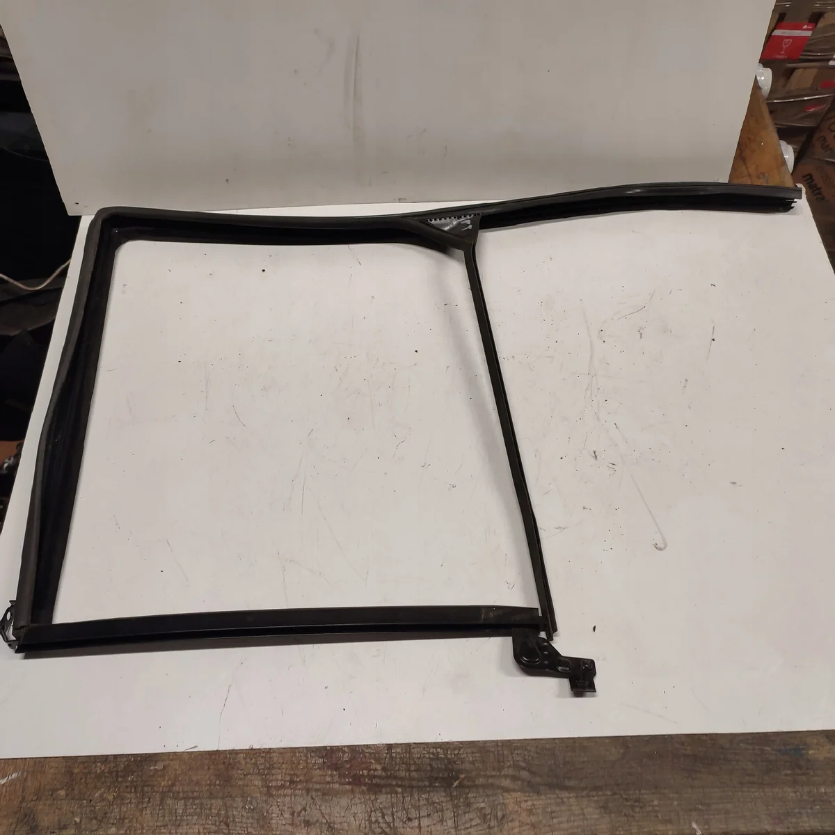 Ford Tourneo Connect MK2 raamrubber rechts achter