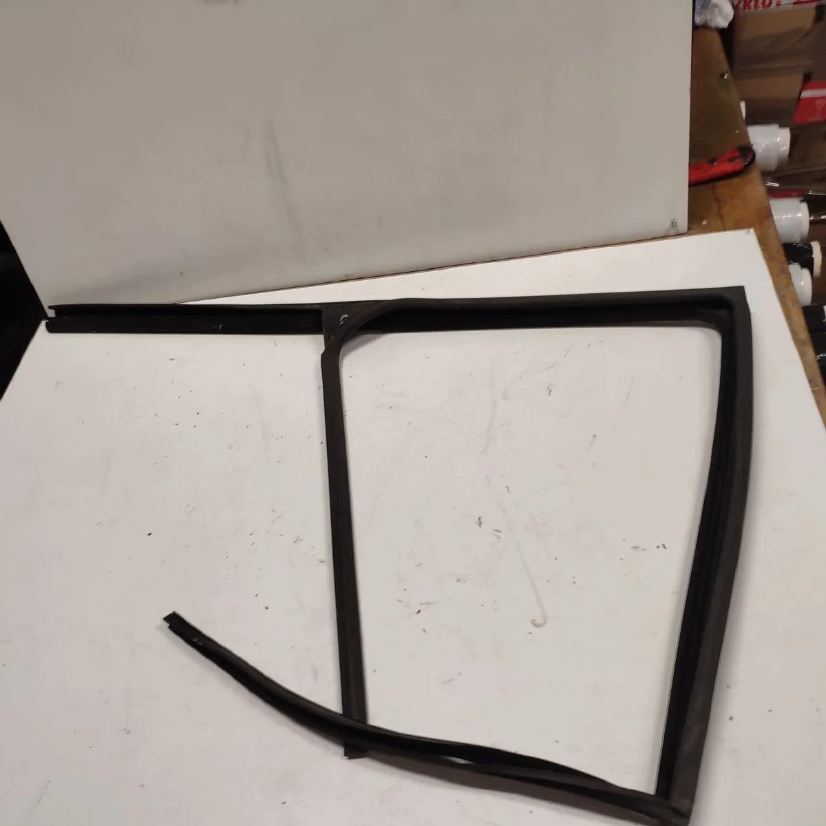 Ford DT11-V25824-A Rear Window Seal