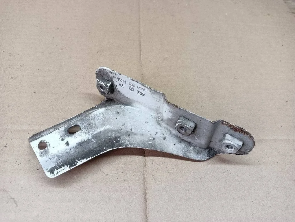 Fäste för skärmkant höger VW Polo V 6R