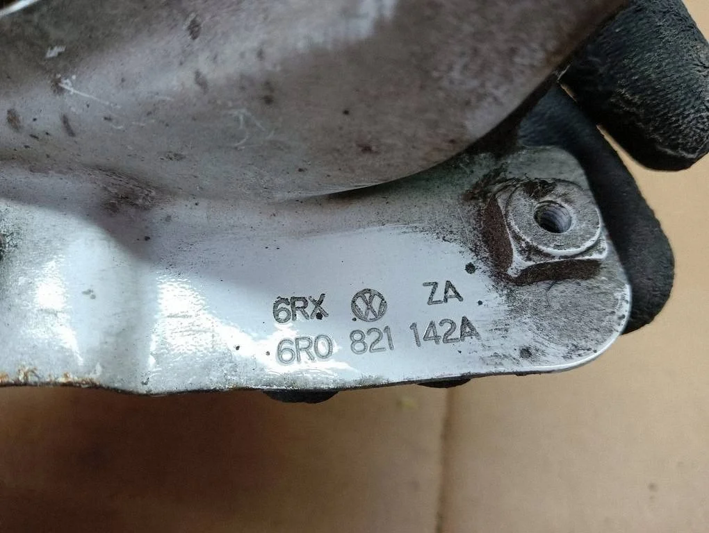 Soporte Guardabarros Derecho VW Polo V 6R image 3