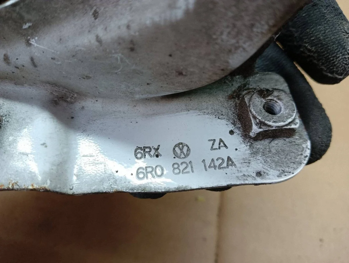 Soporte Guardabarros Derecho VW Polo V 6R image 4