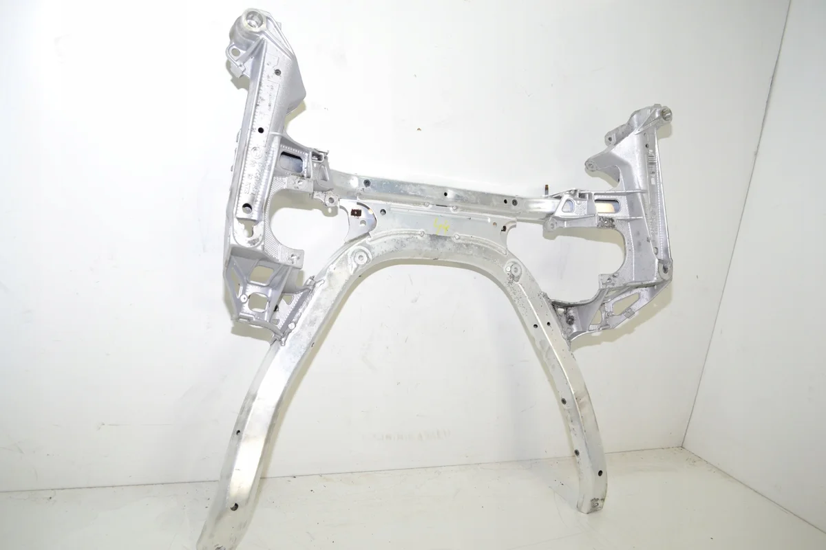 BMW E60 E61 Front Suspension Crossmember Used image 4
