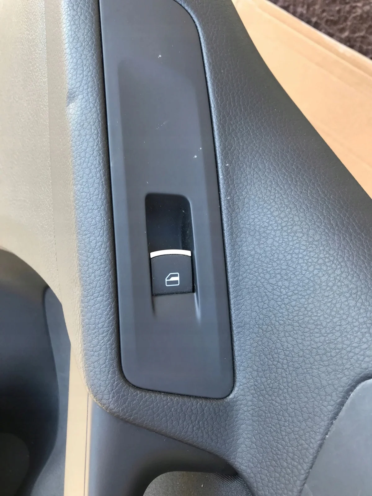 Boczek tapicerka prawy przód VW Tiguan image 4