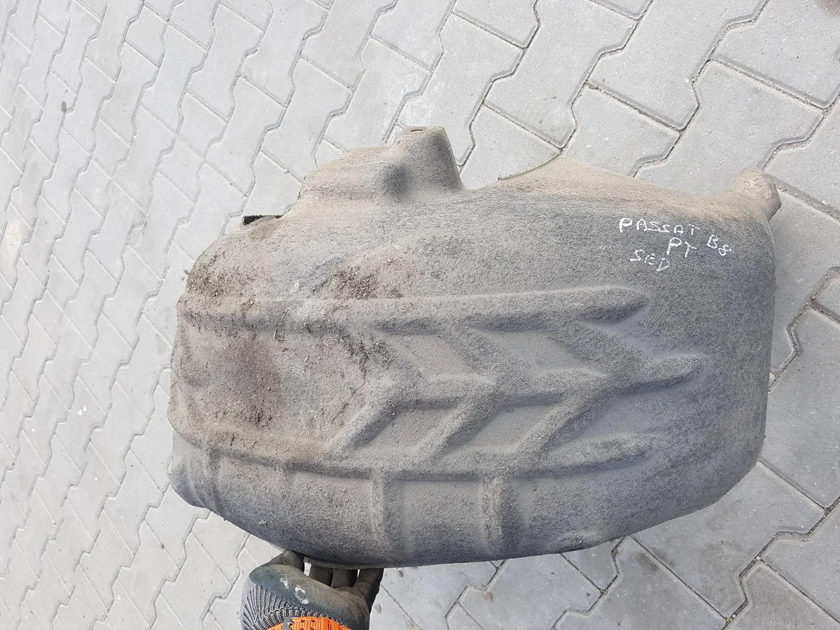 VW Passat B8 Guardabarros Trasero Derecho Usado
