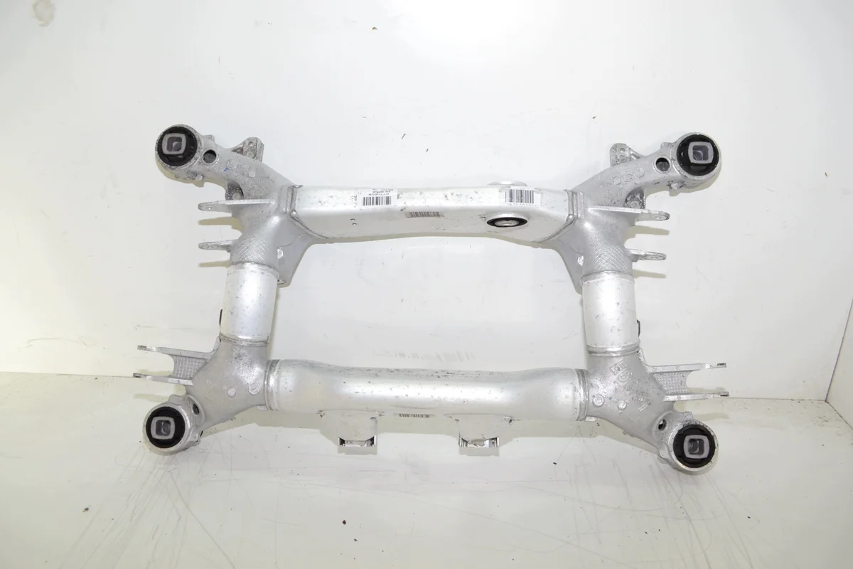 BMW E60 E61 Traverse Arrière 6761133 image 6