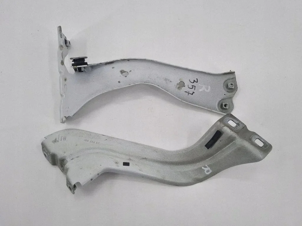 Support aile droite Audi Q3 83A821150