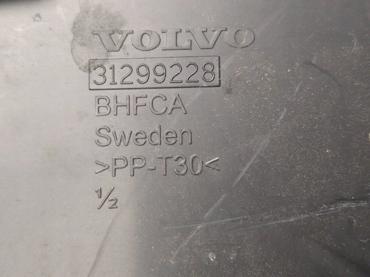 2017 Volvo XC60 Battery Cover 31299228 image 5