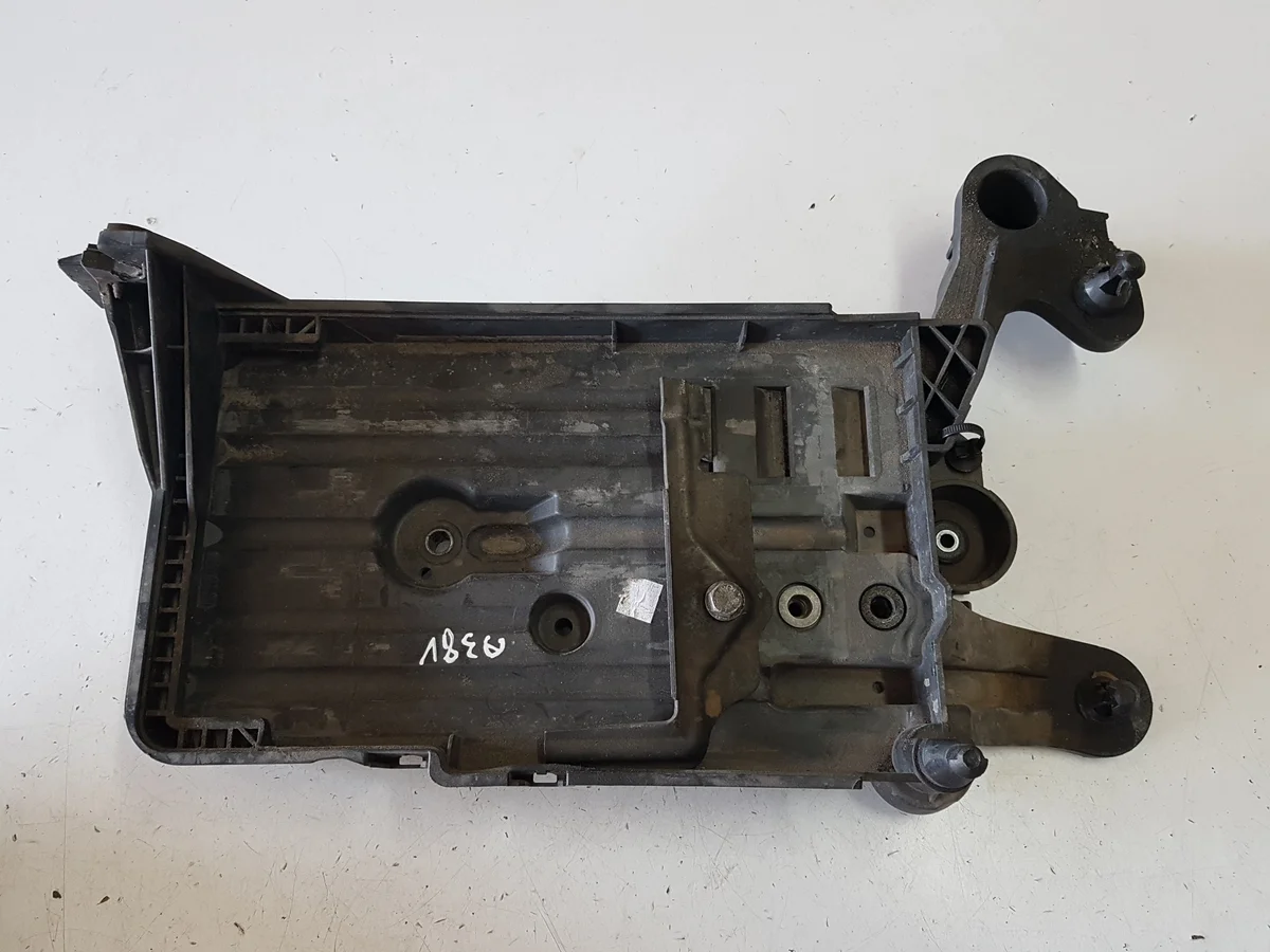 Audi A3 8V 1.6 2.0 TDI Batterijhouder