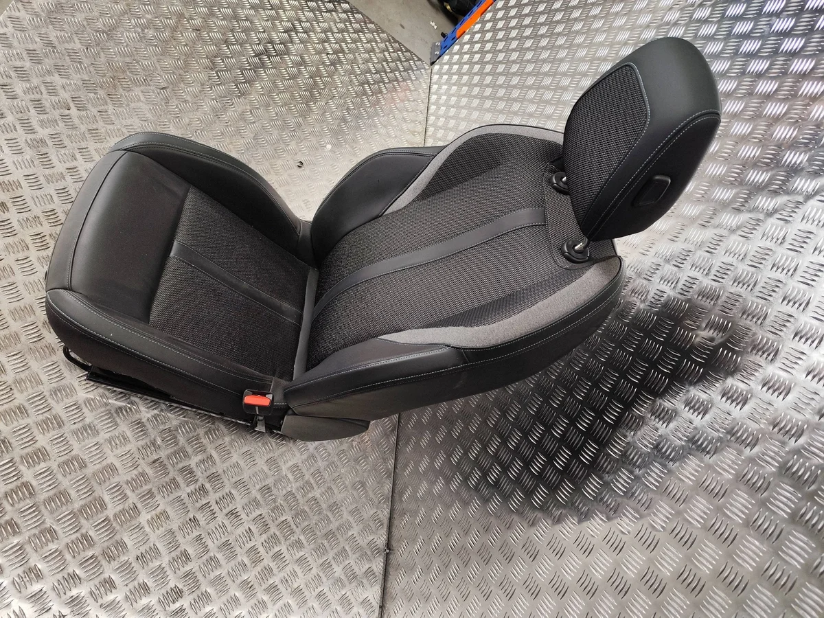 Peugeot 308 III T10 Beifahrersitz GT gebraucht image 4