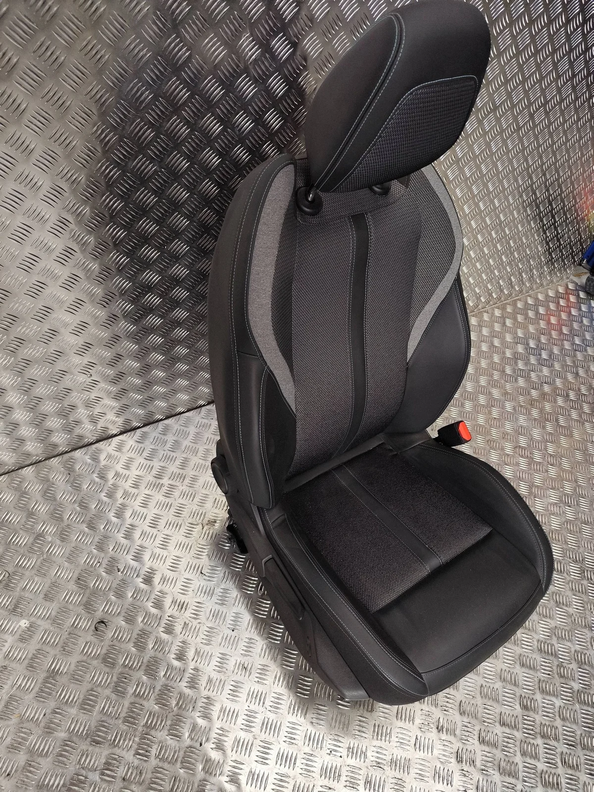 Peugeot 308 III T10 Beifahrersitz GT gebraucht image 5