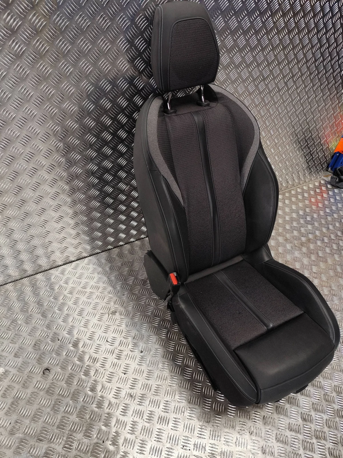 Peugeot 308 III GT Fahrersitz gebraucht image 3