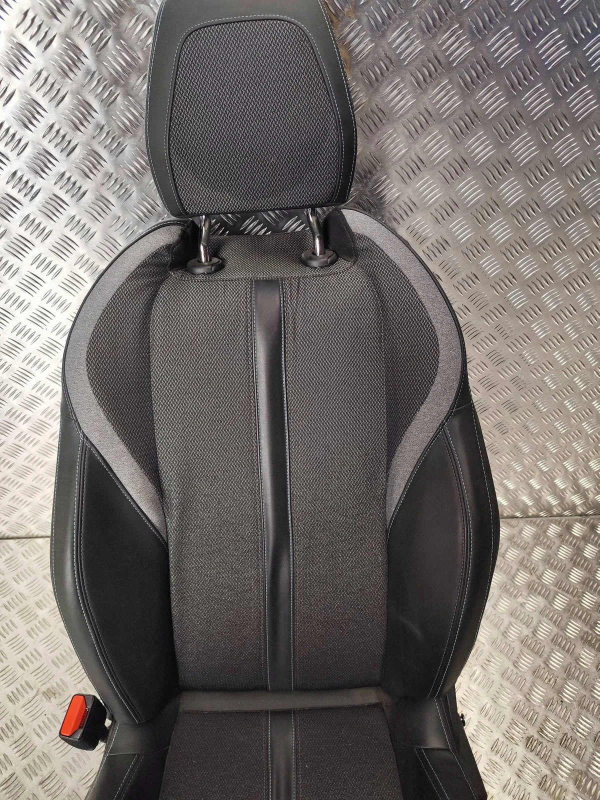 Peugeot 308 III GT Fahrersitz gebraucht image 5