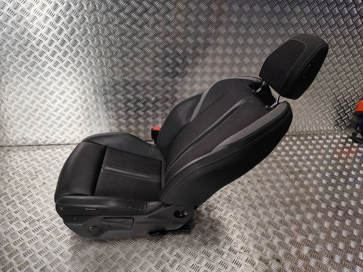 Peugeot 308 III GT Fahrersitz gebraucht image 8
