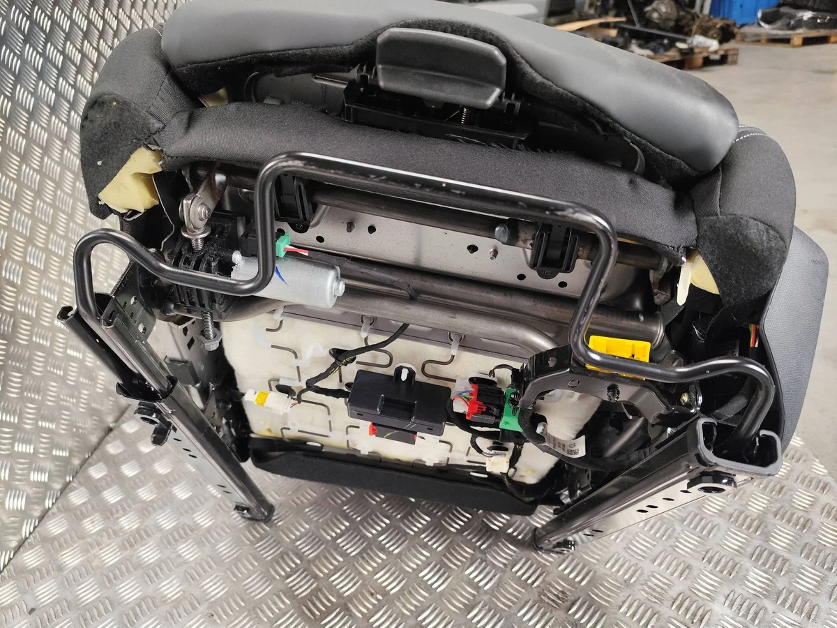 Peugeot 308 III GT Fahrersitz gebraucht image 9