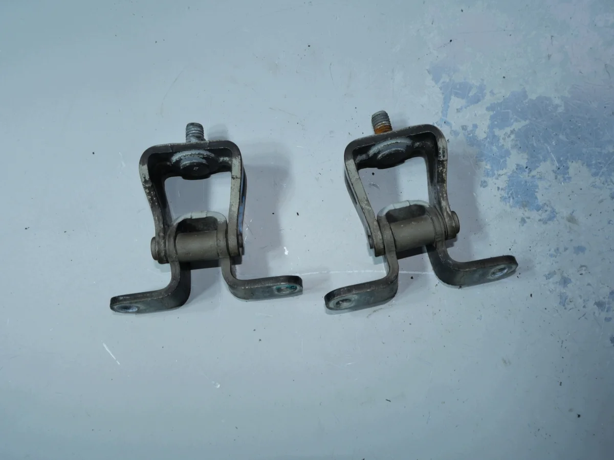 Scharnier Heckklappe Skoda 3T0827301C 3T0827302C