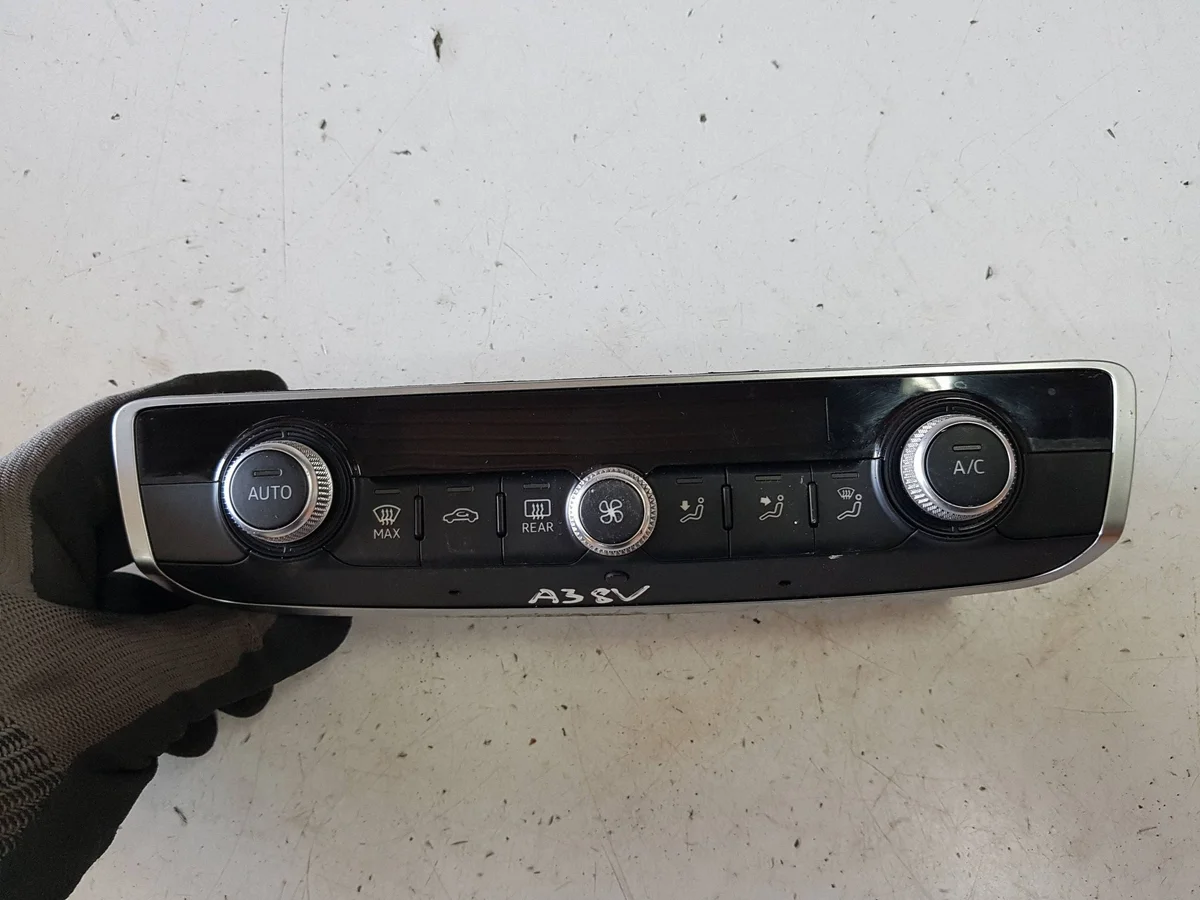 Panel Klimatyzacji Audi A3 8V 8V0820043C