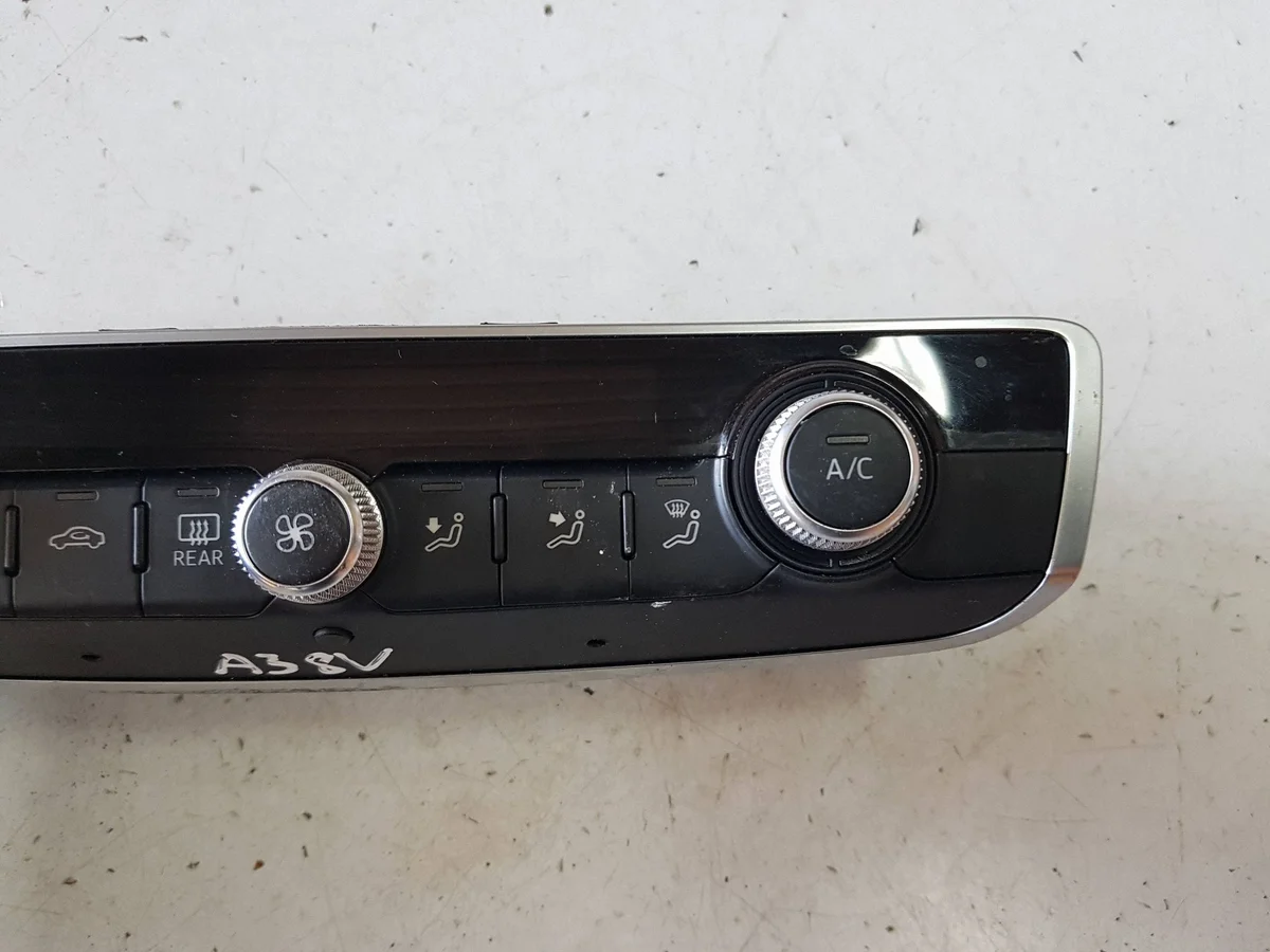 Audi A3 8V Climate Control Panel 8V0820043C image 3