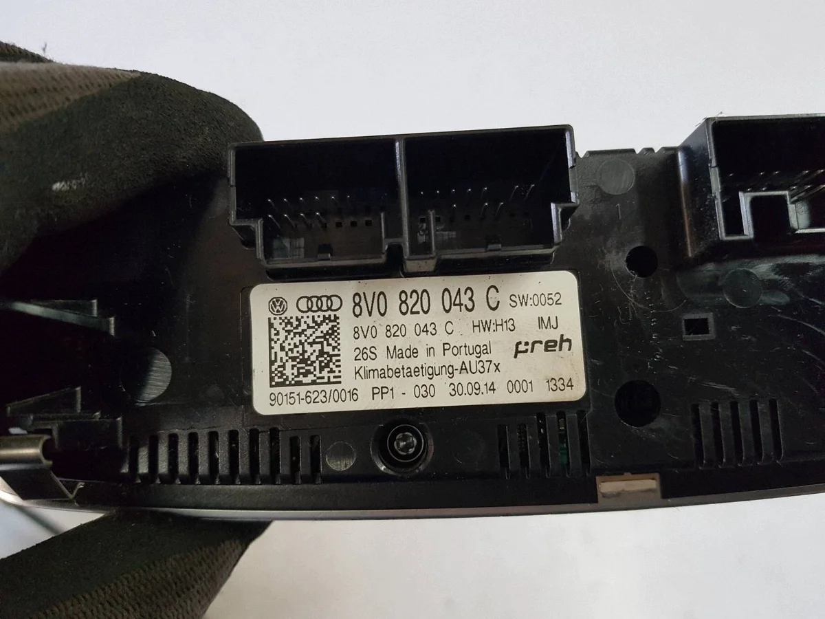 Audi A3 8V Climate Control Panel 8V0820043C image 5