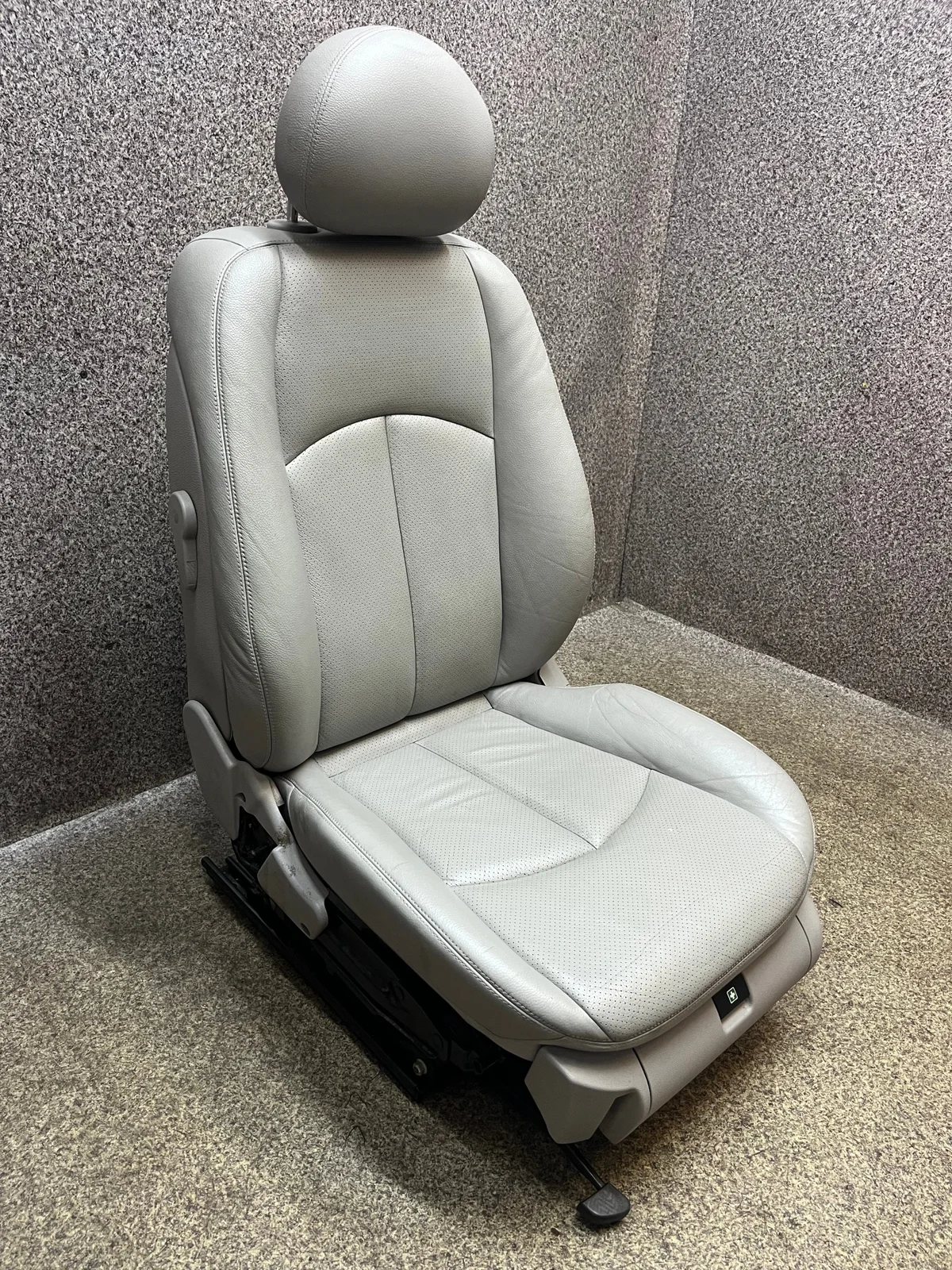 Mercedes W211 nahkaverhoiltu istuin A2118602705 image 4