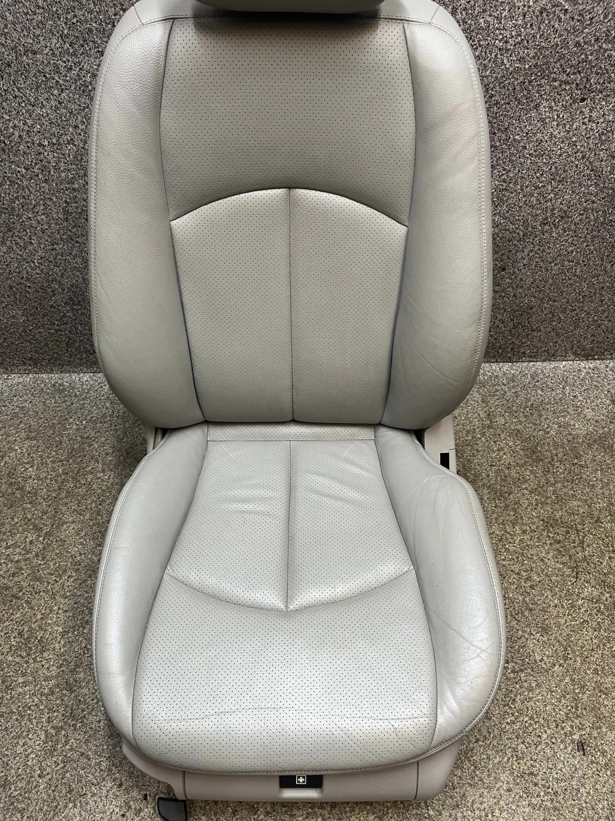 Mercedes W211 nahkaverhoiltu istuin A2118602705 image 5