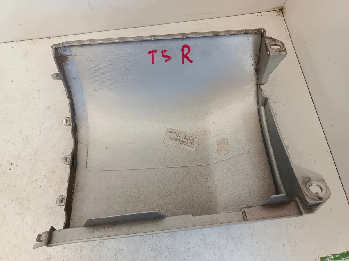 VW Multivan T5 Bumper Corner Right 7H0807322C image 7