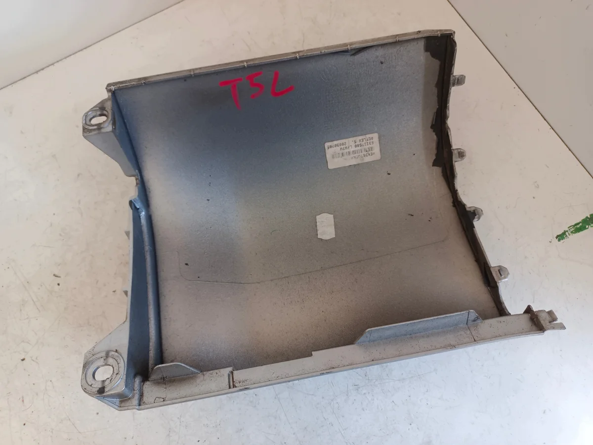 Canto Esquerdo Traseiro Para-choques VW T5 image 7