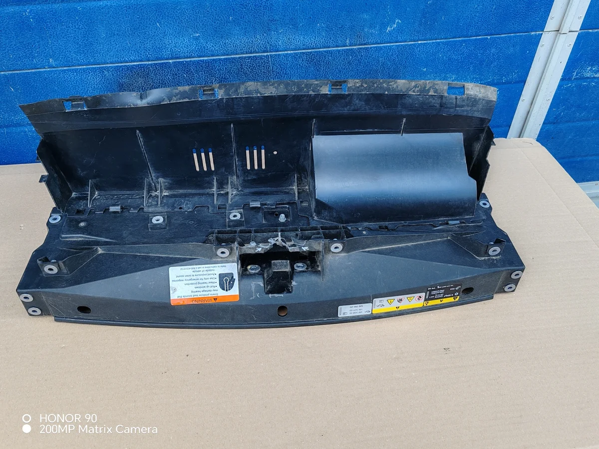 Renfort avant VW T7 7T0805588A