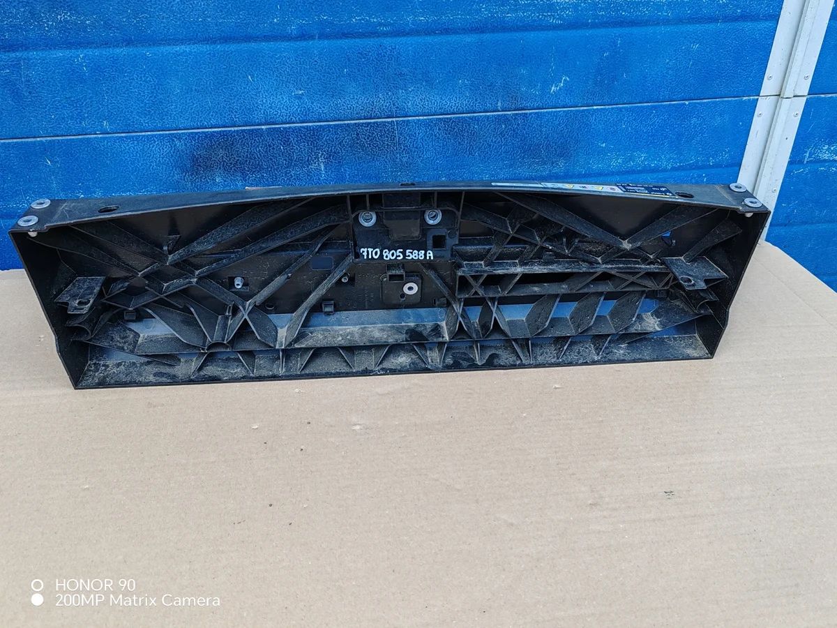 Renfort avant VW T7 7T0805588A image 4