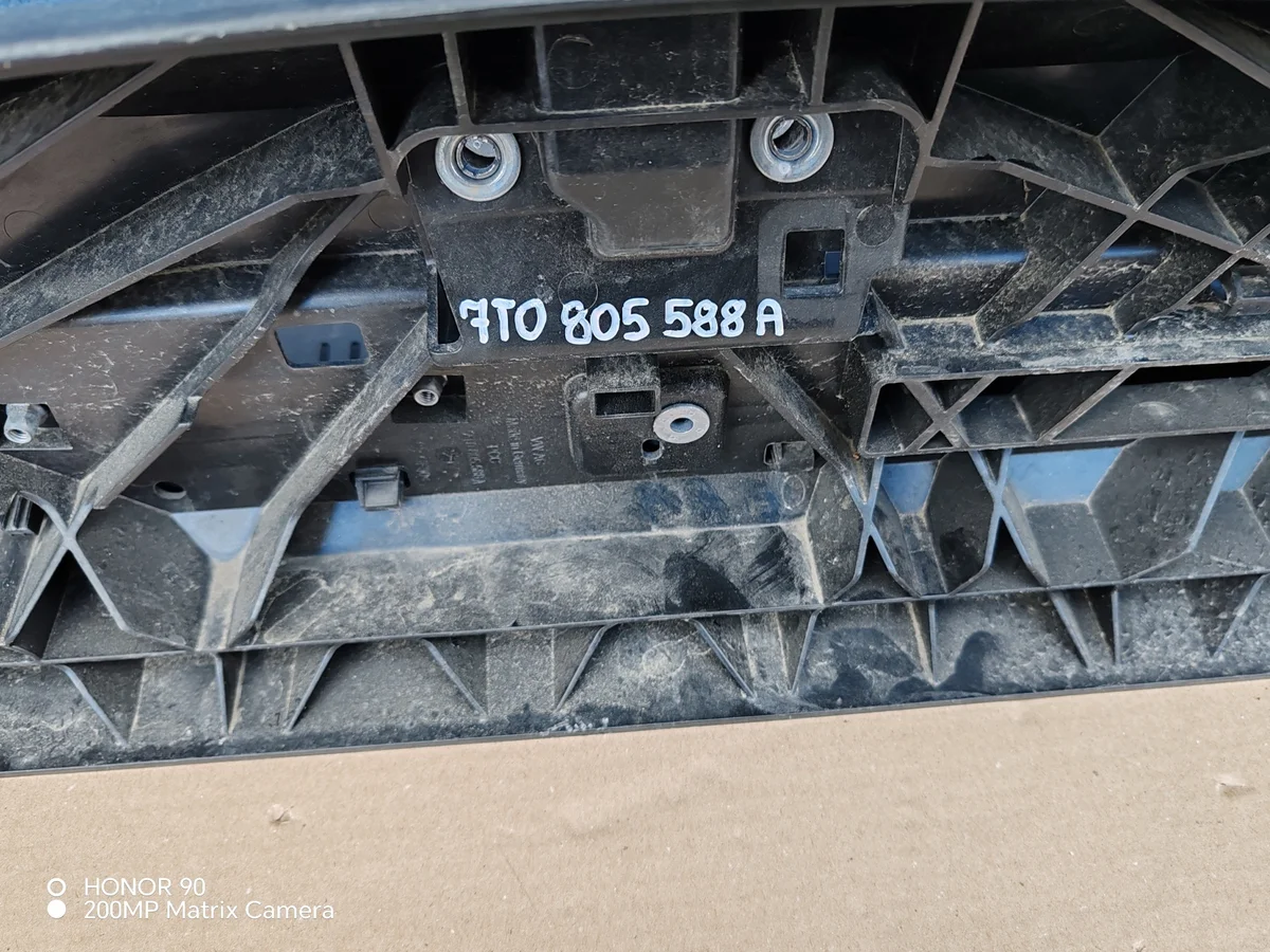 Renfort avant VW T7 7T0805588A image 5