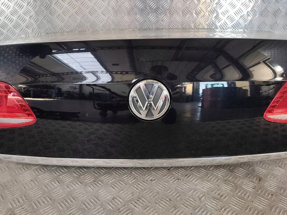 VW Passat B7 Tampa Traseira Usada image 3