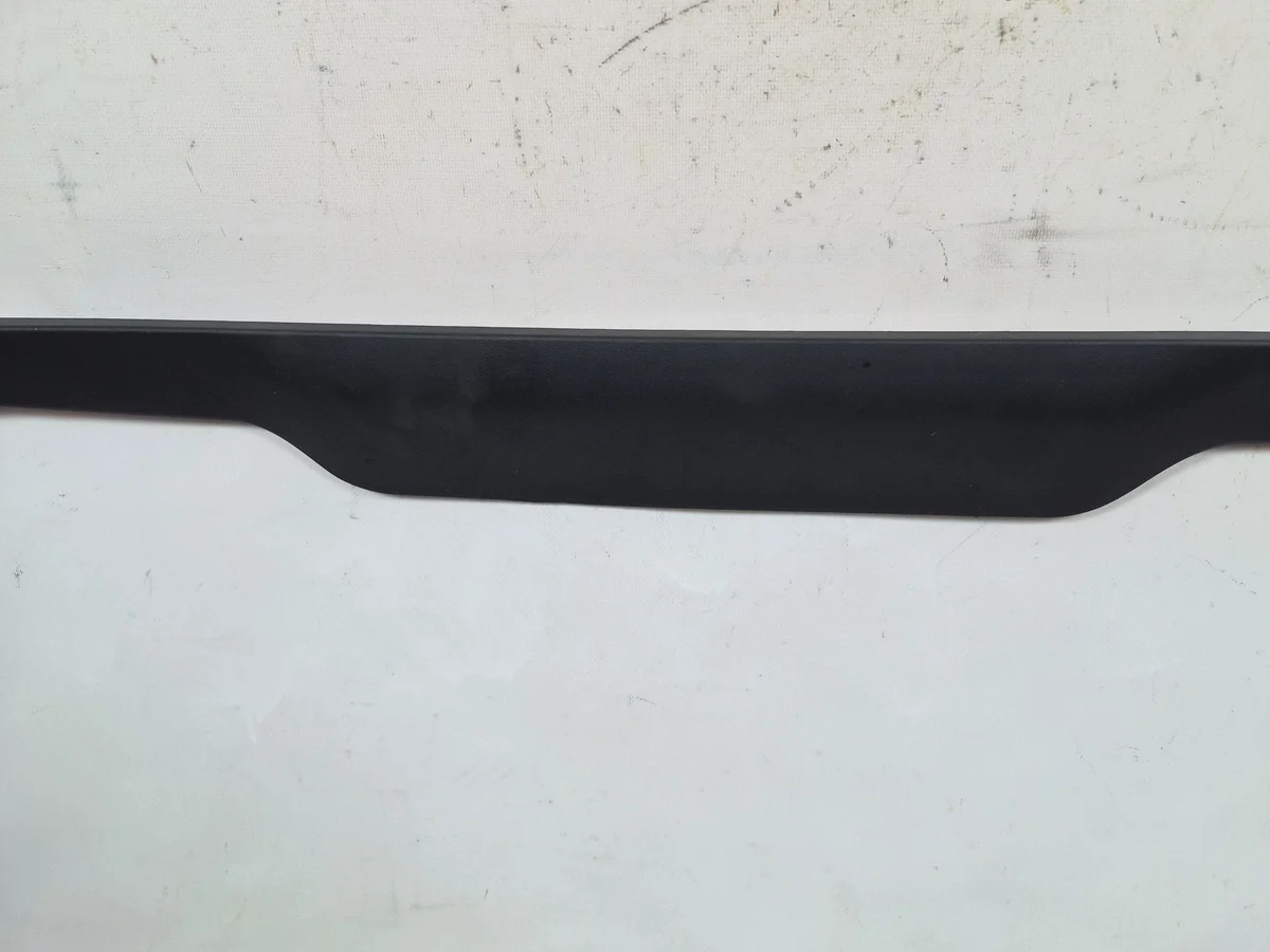Plastique hayon Audi A3 S3 8L 8L0867977 image 4