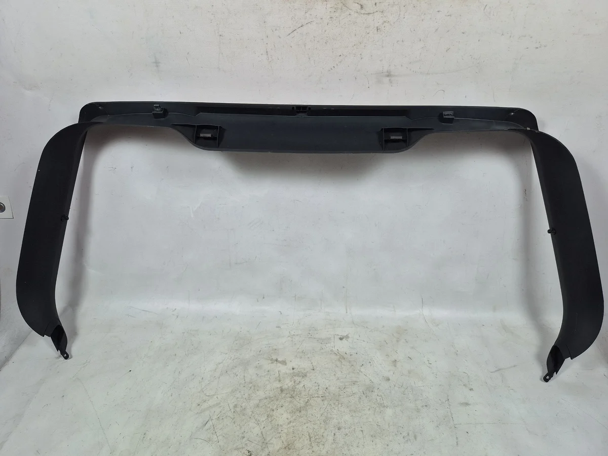 Plastique hayon Audi A3 S3 8L 8L0867977 image 5
