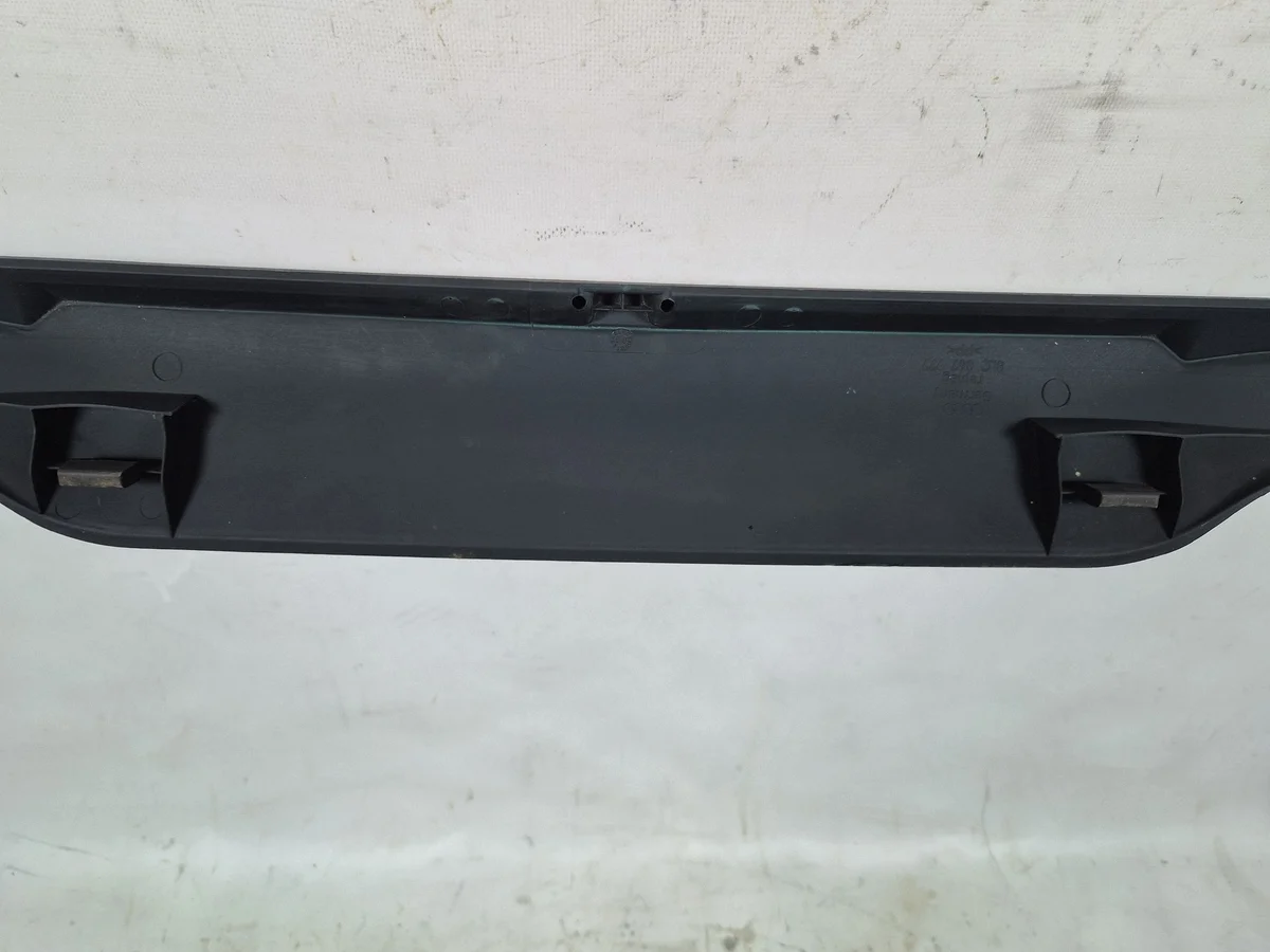 Plastique hayon Audi A3 S3 8L 8L0867977 image 6
