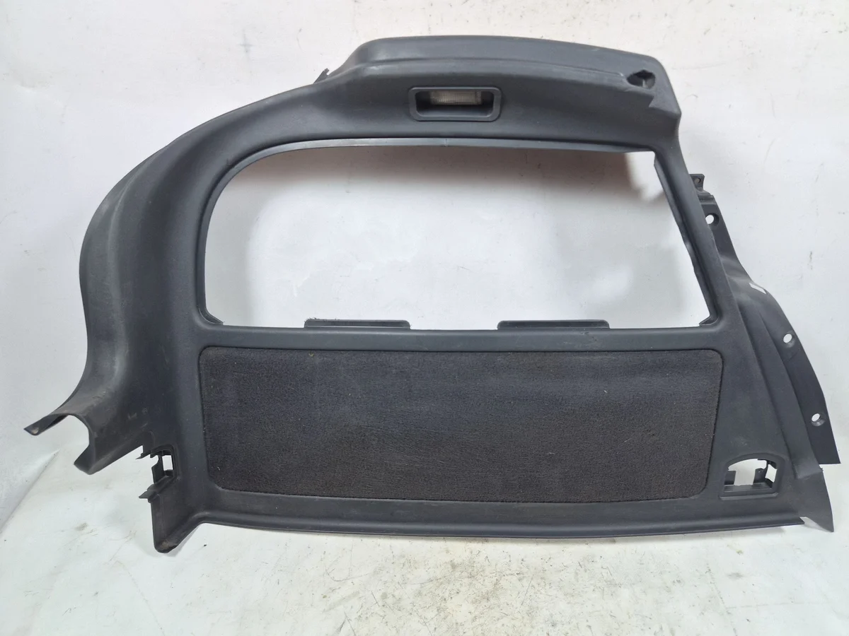 Audi A3 S3 8L sidopanel bagage vänster