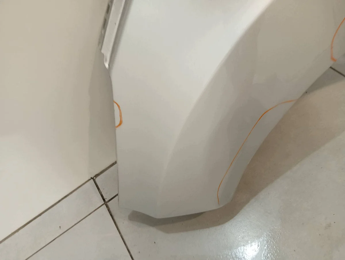 Etulokasuoja Ford Fiesta Mk7 vasen image 3