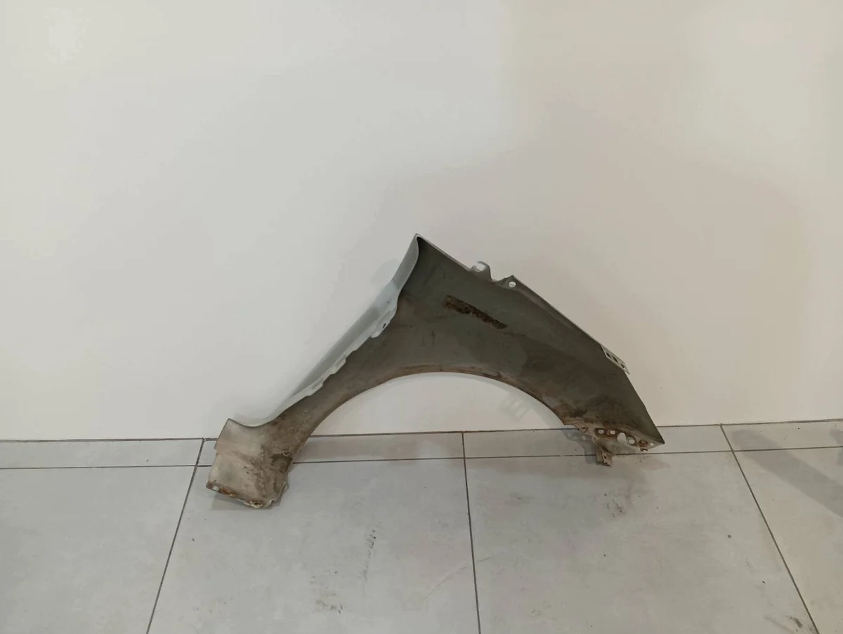 Etulokasuoja Ford Fiesta Mk7 vasen image 10