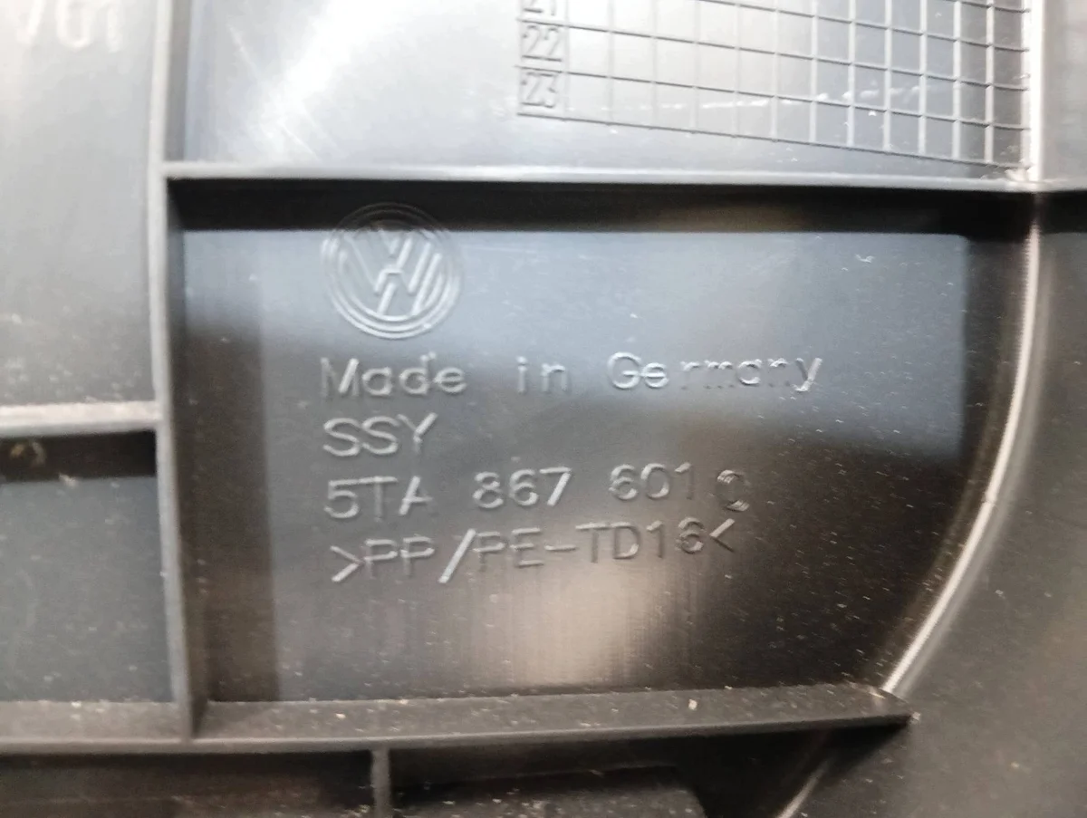 Bagagerumsluckans sidopanel VW Touran III image 6