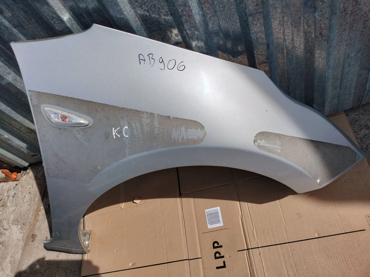 Kia Ceed II Guardabarros Delantero Derecho AB906