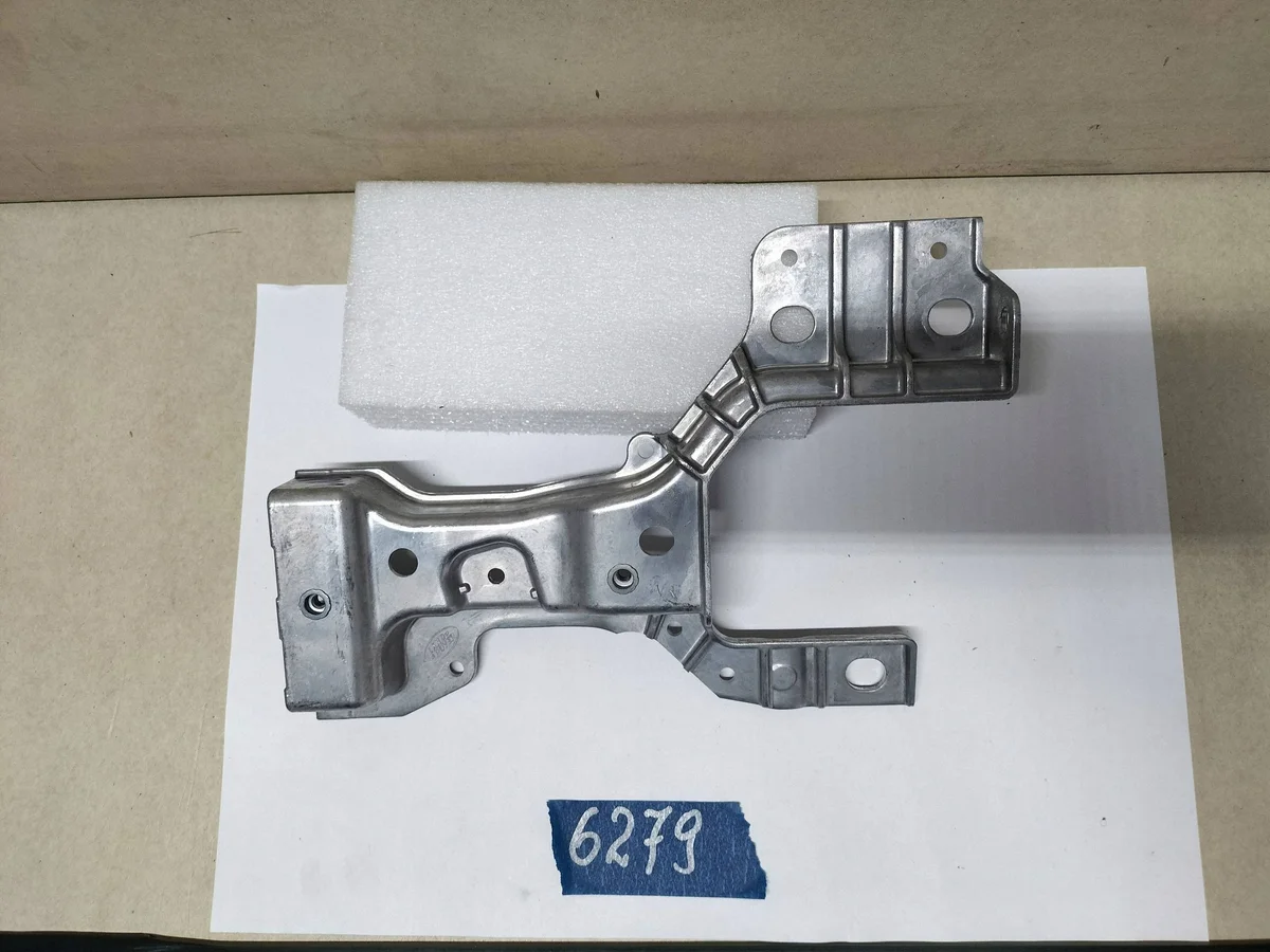 Range Rover Velar Halterung Stoßstange J8A217K898AF image 3
