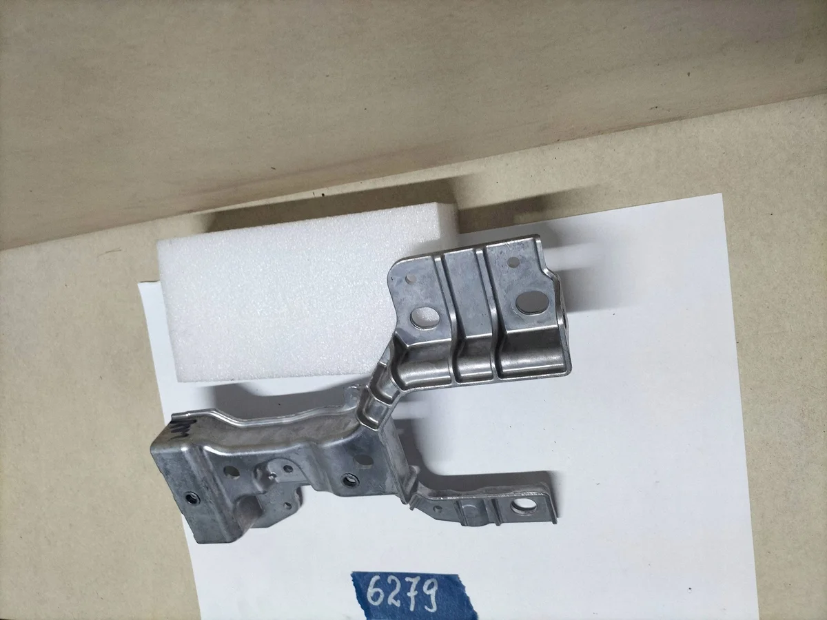 Range Rover Velar Halterung Stoßstange J8A217K898AF image 6