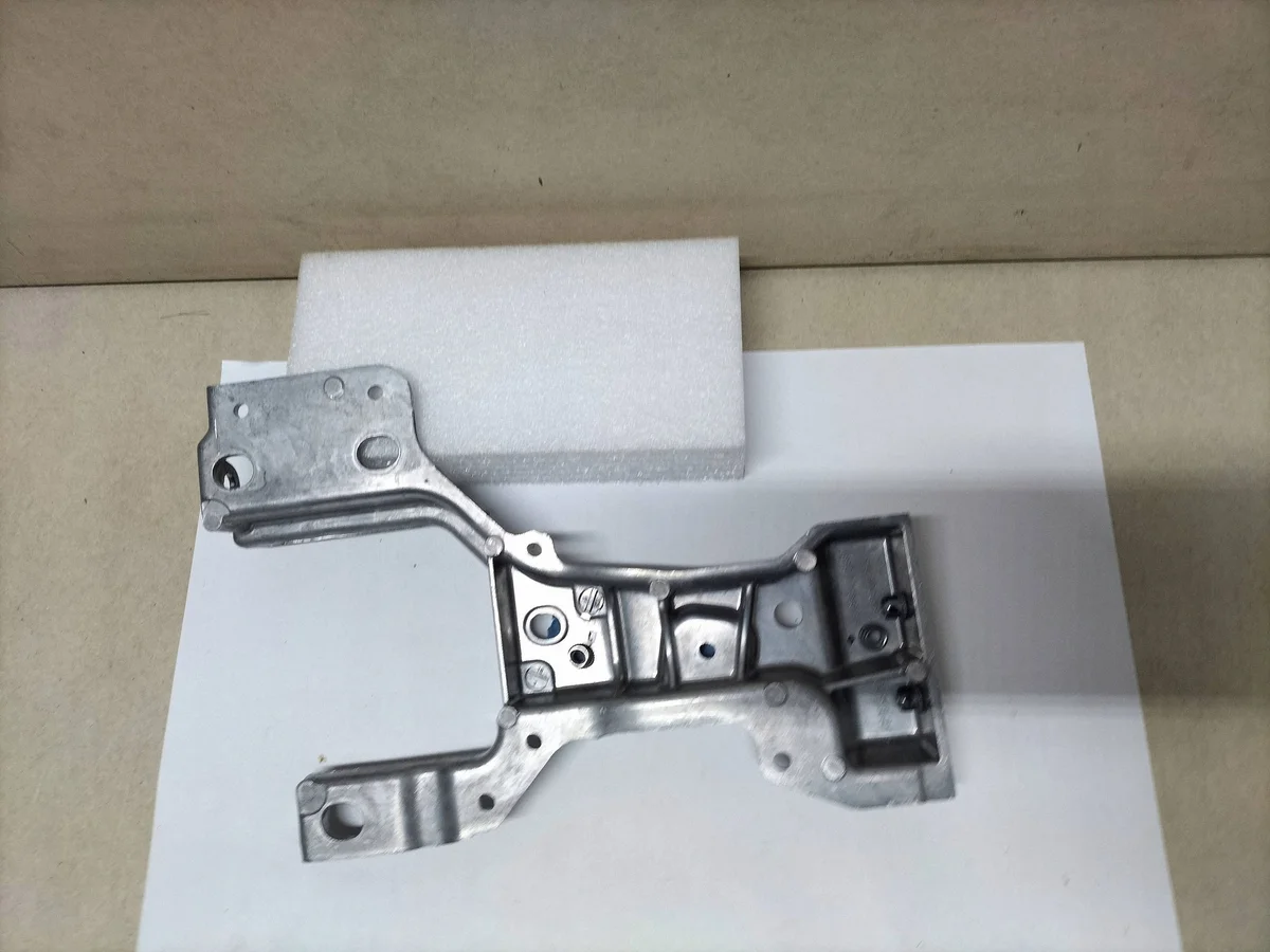 Range Rover Velar Halterung Stoßstange J8A217K898AF image 8