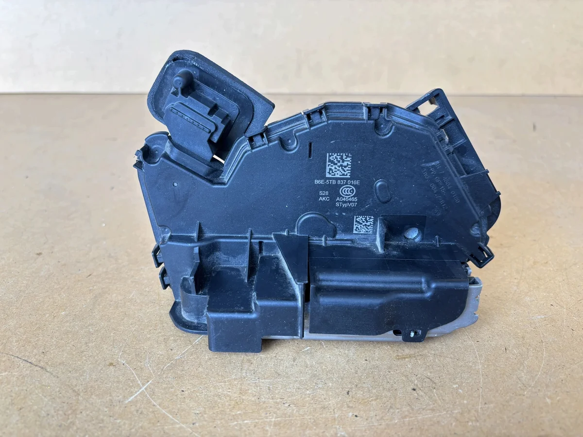 Mécanisme serrure porte AVANT DROIT VW TOURAN