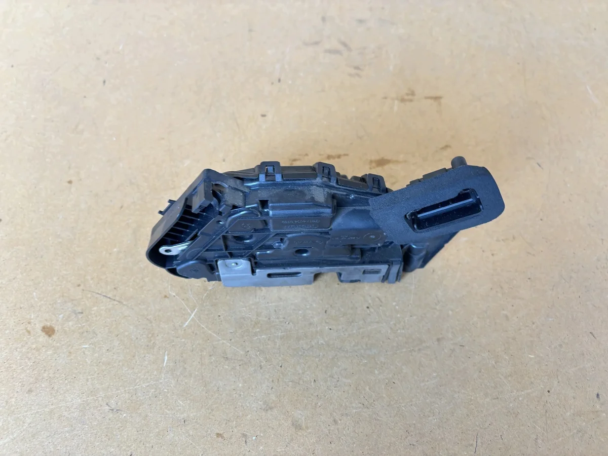 Mécanisme serrure porte AVANT DROIT VW TOURAN image 3